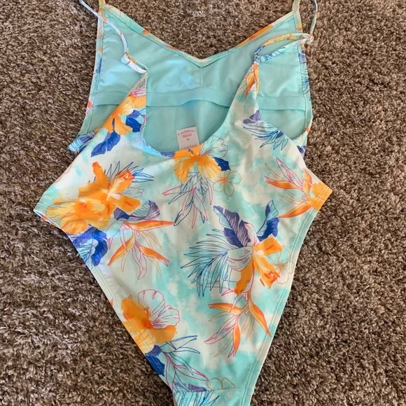 Bathing suit - Picture 2 of 2